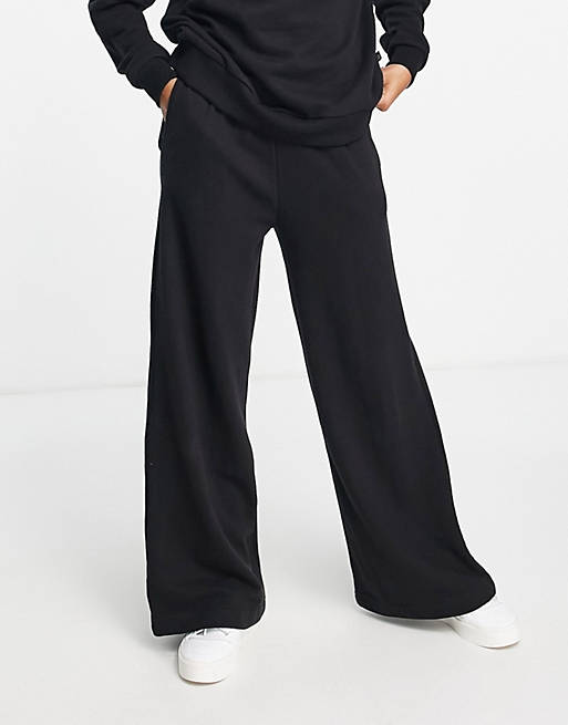 Chelsea Peers high waist wide leg joggers with woven logo tab in black ...