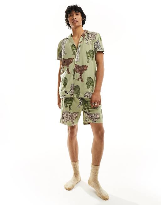 Chelsea Peers – His&Hers – Piżama w kolorze khaki we wzór w pantery: koszula oversize z krótkimi rękawami i szorty
