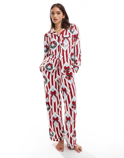 Chelsea Peers - Jul - Multifarvet pyjamassæt i polyester med langærmet skjorte med reverskrave og bukser med vintage-juleprint