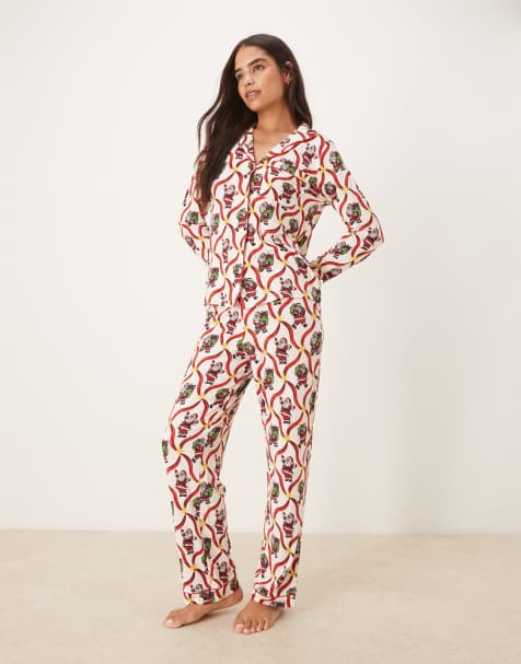Chelsea Peers – Juligt tomte- och polkagrisstångsmönstrad pyjamas i polyester med långa ärmar och platt krage, exklusivt hos ASOS - view 1