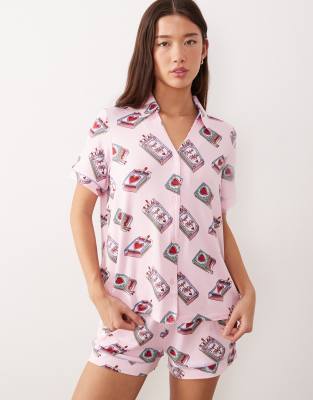 Chelsea Peers - Kurzer Pyjama in Rosa mit „Perfect Match"-Streichholzschachtel-Print