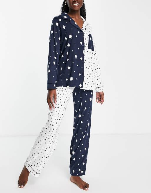 Chelsea Peers - Lang pyjamas med splejset design, knapper og stjerneprint