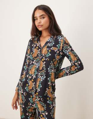 Chelsea Peers - Langärmliges Pyjama-Set aus Polyester in Marineblau mit Pflanzen-Tigermuster und Reverskragen
