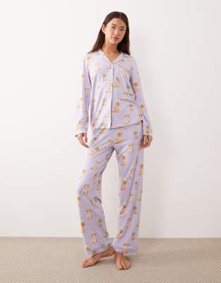 Chelsea Peers - Langer Pyjama in Flieder mit Hunde-Spa-Print und Knopfleiste-Lila