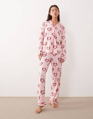 Chelsea Peers - Langer Pyjama mit Vichykaros in Rosa und Chili-Herzen