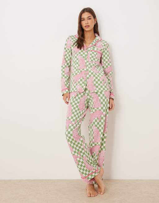 Chelsea Peers leopard jersey revere pyjama set in green checkerboard, 3 of 5