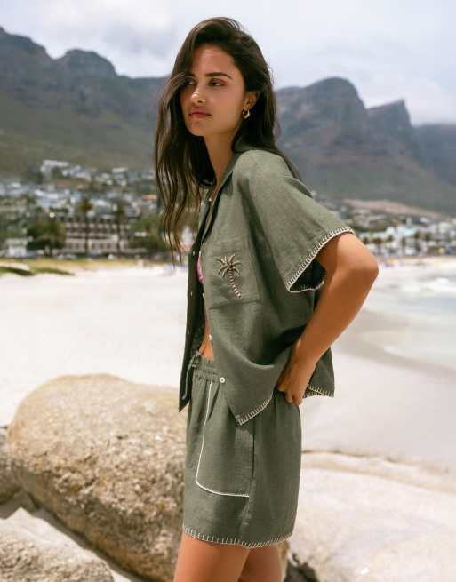 Chelsea Peers Linen-blend embroidered short sleeve shirt in khaki, 4 of 4