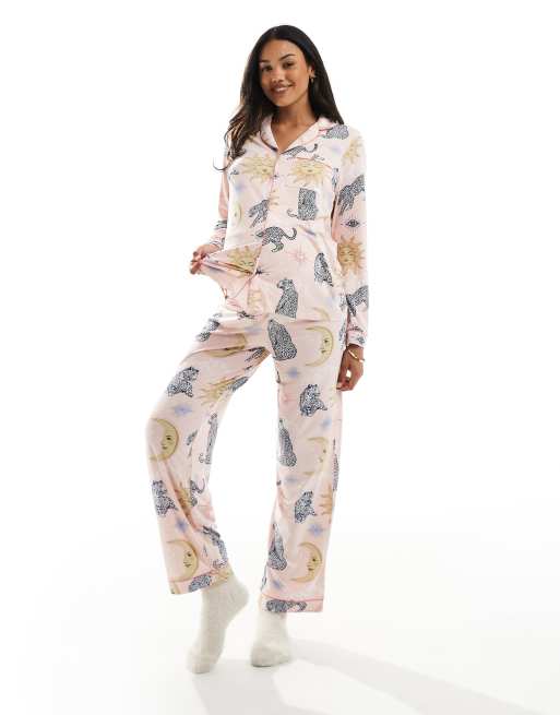Chelsea Peers Maternity poly long sleeve revere pyjama set in celestial tiger print, 2 of 4