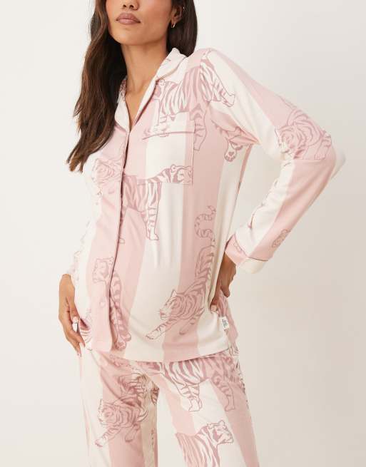 Chelsea Peers Maternity poly long sleeve revere pyjama set in leopard stripe print, 2 of 4