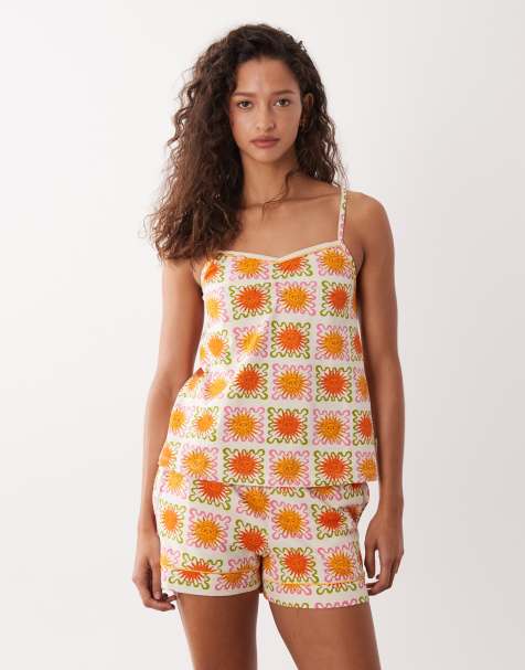 Chelsea Peers - Nachtkledingset met gerimpelde cami en short met zonne rasterprint en knopen aan de zijkant in multi - view 1
