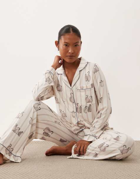Chelsea Peers Petite ensemble de pyjama boutonné ultra doux à imprimé pingouin blanc - view 1
