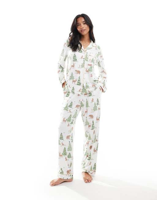 Chelsea Peers - Petite - Exclusives - Pyjamaset met top met lange mouwen en broek met kerstmisprint in crème