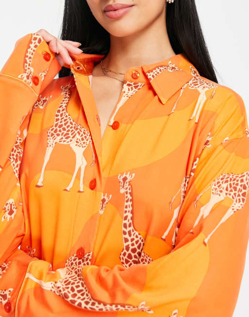 Chelsea Peers Petite – Orange lång pyjamas med giraffmönster , 3 av 4