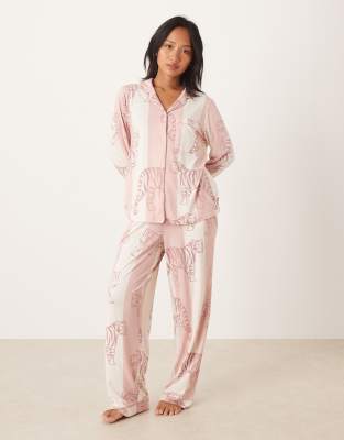 Chelsea Peers Petite Chelsea Peers Petite poly long sleeve revere pyjama set in leopard stripe print-Pink
