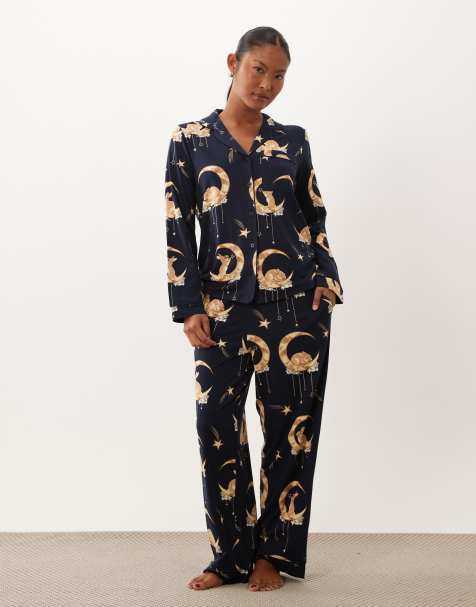 Chelsea Peers Petite superblødt pyjamassæt med knapper i navy med kanin- og måneprint - view 1