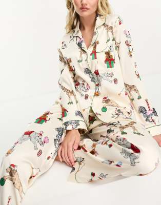 Chelsea Peers - Pigiama Con Top A Maniche Lunghe E Pantaloni In Raso Color Crema Con Stampa A Tema Circo