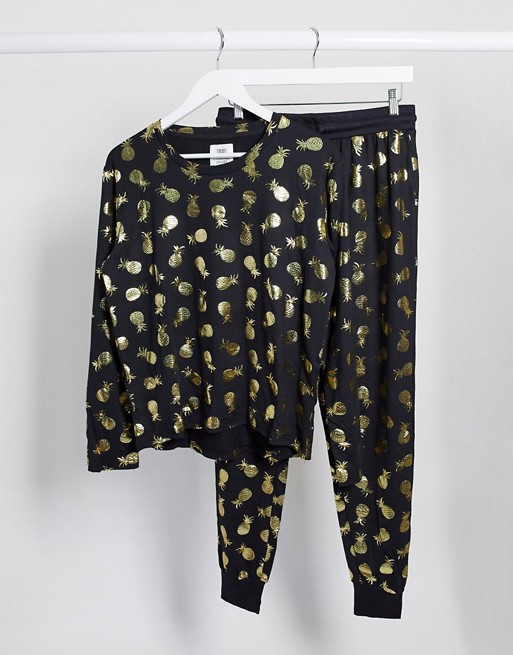Chelsea Peers pineapple foil pyjama set in black