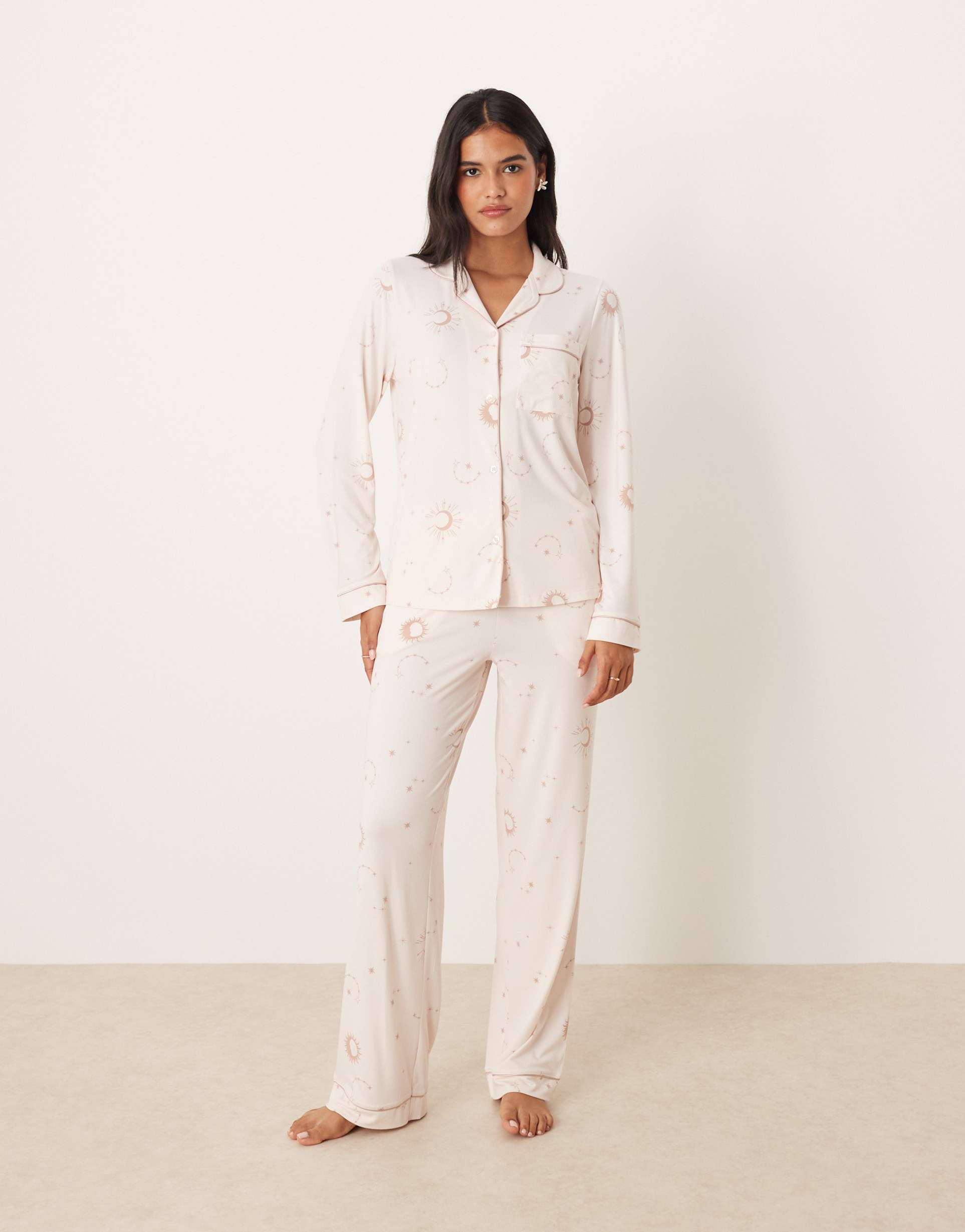 chelsea peers poly long sleeve camp collar pajama set in tonal star print