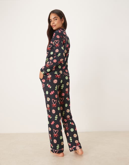 Chelsea Peers poly long sleeve revere pyjama set in Christmas candy print, 2 of 4