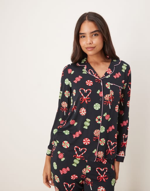Chelsea Peers poly long sleeve revere pyjama set in Christmas candy print, 4 of 4