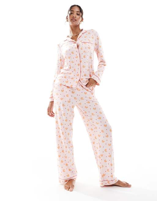 Chelsea Peers poly long sleeve revere pyjama set in croissant print, 2 of 4