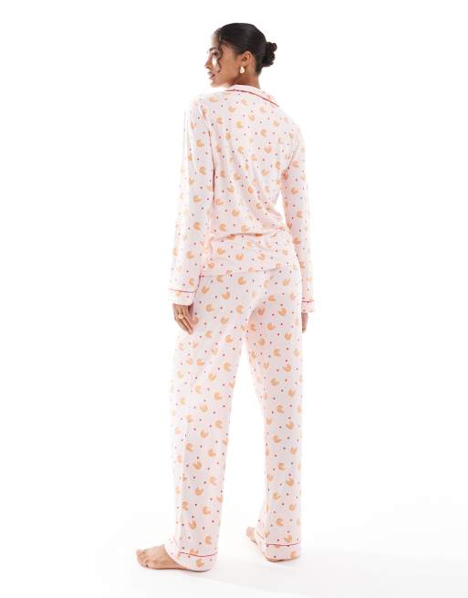 Chelsea Peers poly long sleeve revere pyjama set in croissant print, 3 of 4