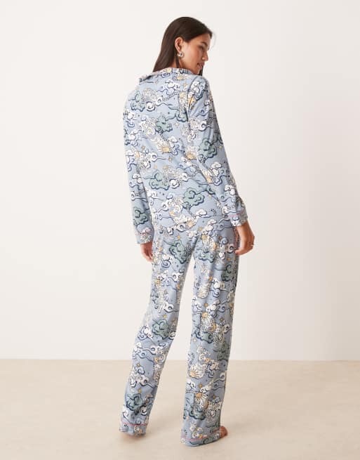Chelsea Peers poly long sleeve revere pyjama set in night sky leopard print, 4 of 4