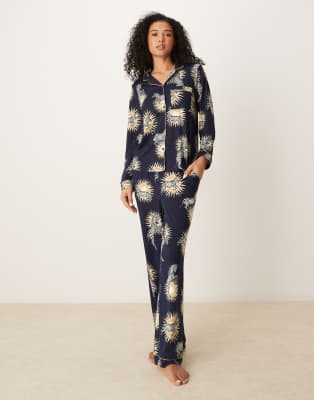 Chelsea Peers Chelsea Peers poly long sleeve revere pyjama set in sun and zebra print-Navy