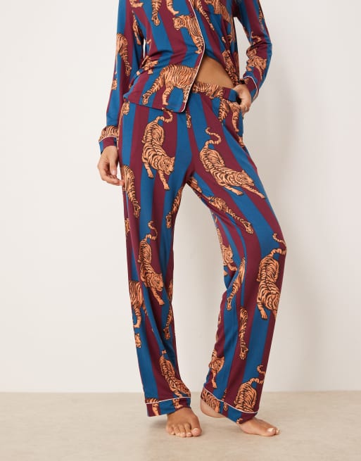Chelsea Peers poly long sleeve revere pyjama set in tiger stripe print, 3 of 4
