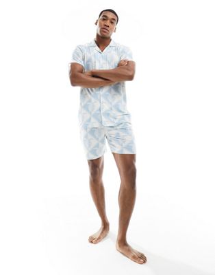 Chelsea Peers poly short sleeve revere and short pyjama set in turtle geo print