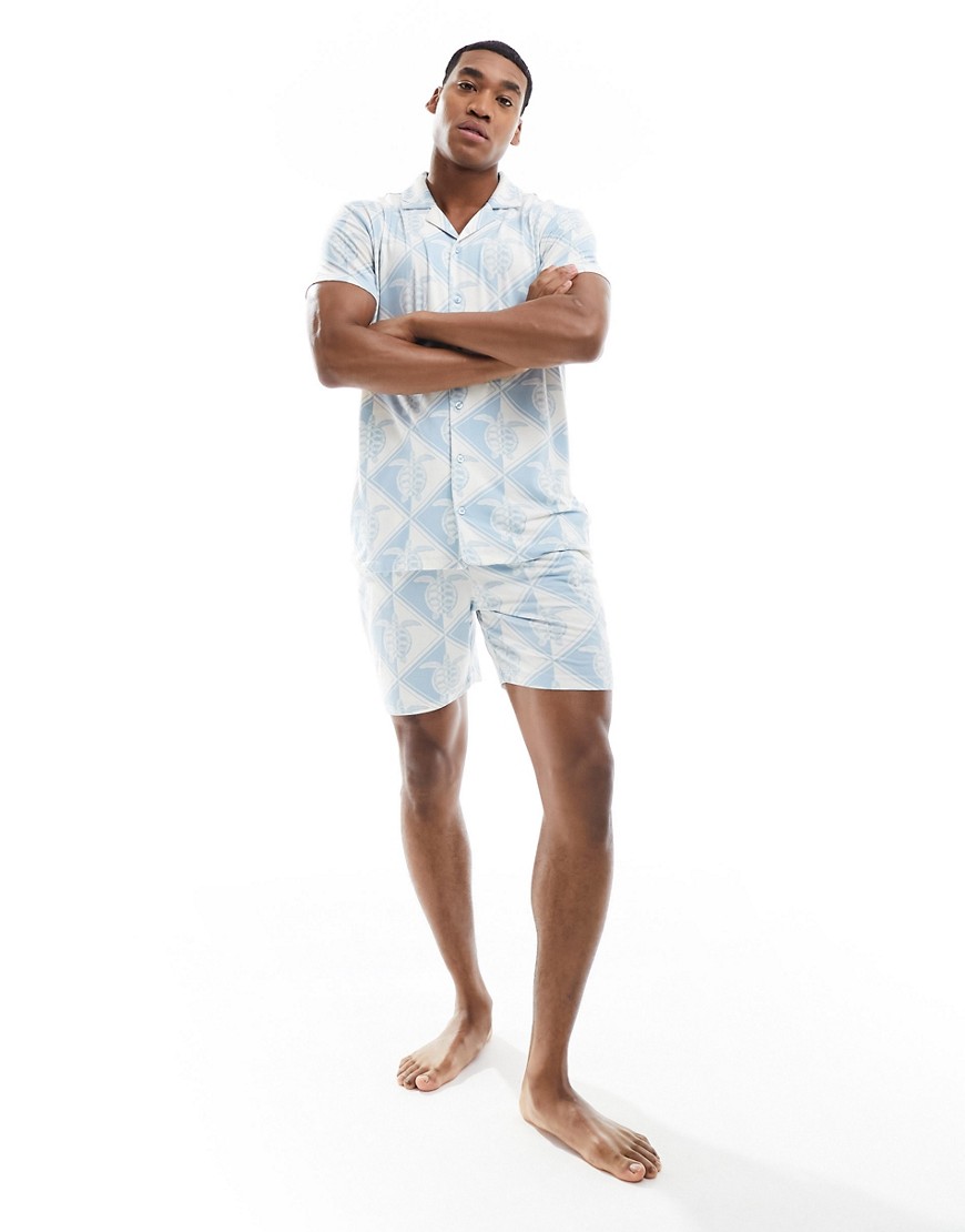 Chelsea Peers poly short sleeve revere and short pyjama set in turtle geo print-White