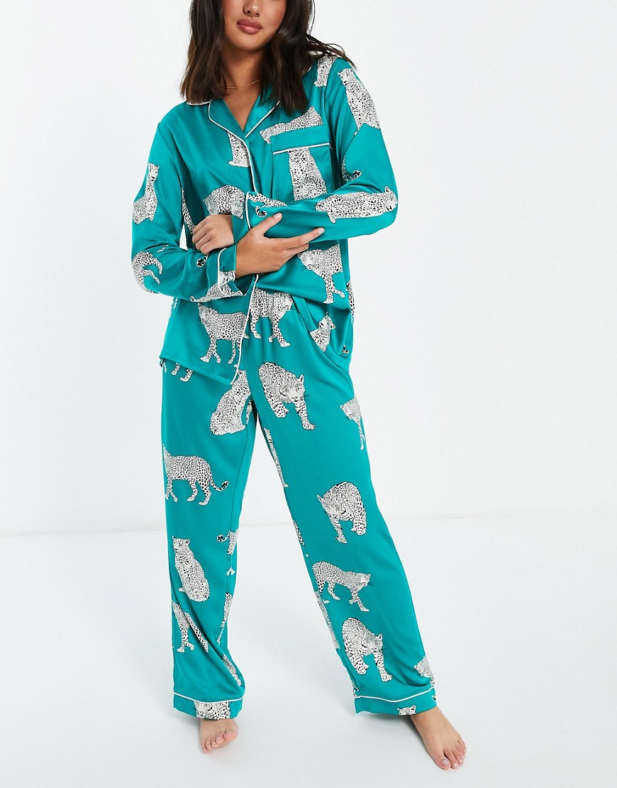 Chelsea Peers premium satin leopard printed long revere pajama set in green