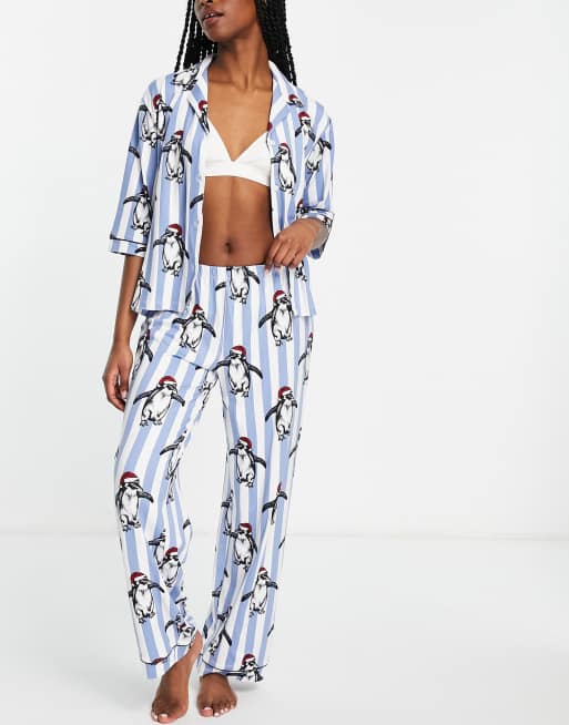 Chelsea Peers - Pyjama de Noël en satin à rayures et imprimé pingouins - Bleu pâle , 2 de 4