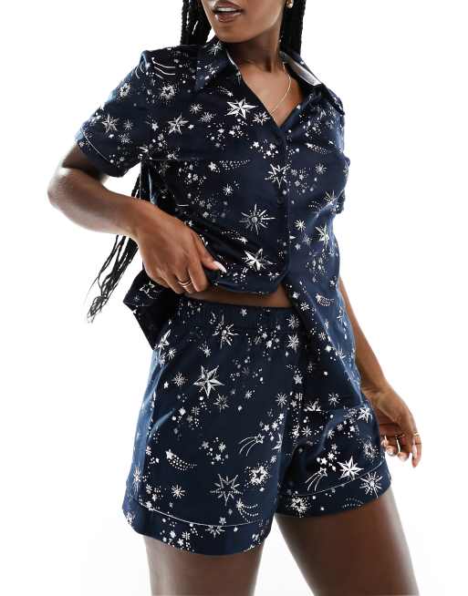 Chelsea Peers - Pyjama de qualité supérieure avec top à col à revers et short à imprimé étoiles filantes argentées - Bleu marine