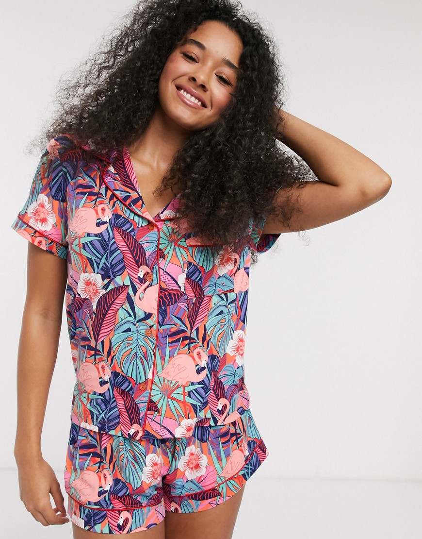 Chelsea Peers - Pyjamaset met reverskraag en tropische flamingoprint-Multi