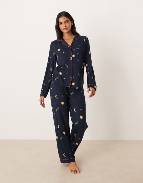 Chelsea Peers - Pyjamaset van polyester met lange mouwen en reverskraag in een fijne zebra- en astrologische print - view 1