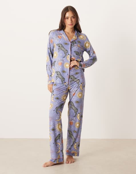Chelsea Peers - Pyjamassæt med langærmet skjorte og bukser med kosmisk print - Kun hos ASOS - view 1
