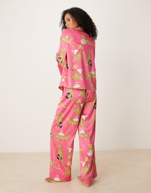 Chelsea Peers satin batwing revere pyjama set in disco leopard print, 3 of 4