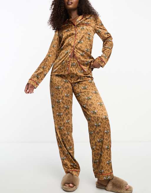 Chelsea Peers satin long pyjama set in brown bee leopard print, 2 of 4