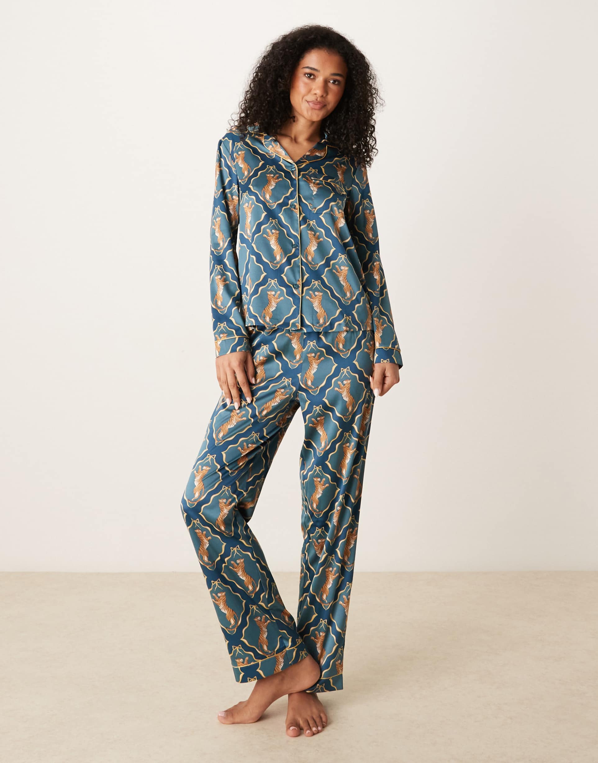 chelsea peers satin long sleeve camp collar pajama set in dancing tiger print