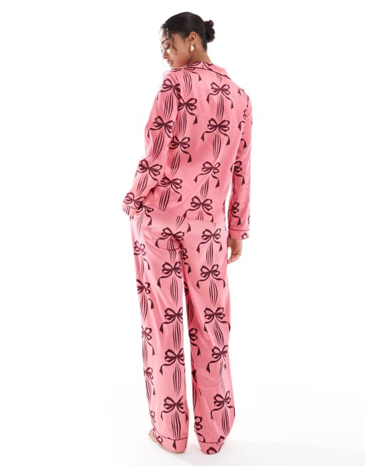Chelsea Peers satin long sleeve revere pyjama set in bow print, 3 of 4