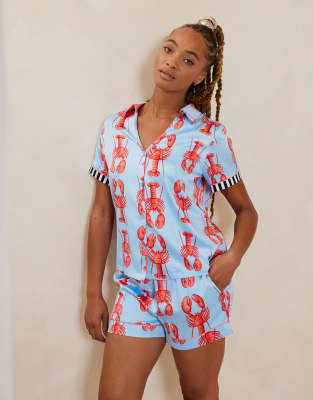 Chelsea Peers Chelsea Peers satin short sleeve revere and short set in Lobster print-Blue