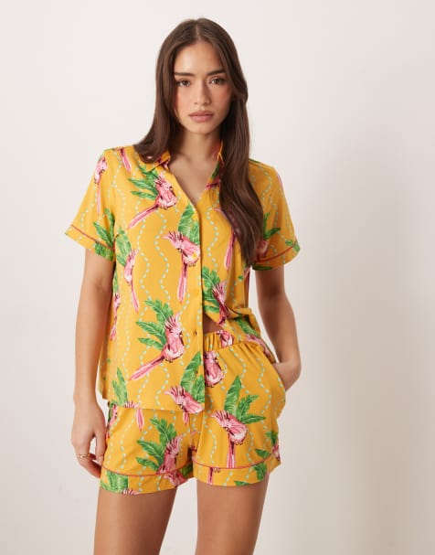 Chelsea Peers - Set pigiama a maniche corte con rever e pantaloncini in jersey a righe ondulate con stampa di tucani - view 1