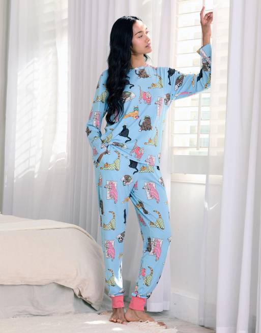 Chelsea Peers Sleepy cats print long pyjama set in blue, 2 of 4