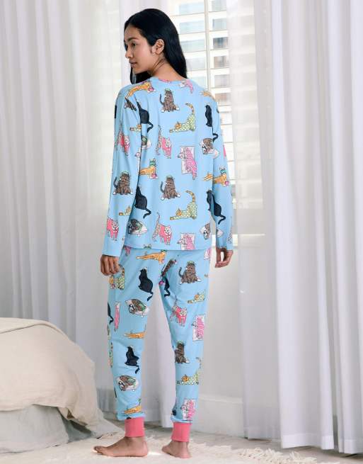 Chelsea Peers Sleepy cats print long pyjama set in blue, 4 of 4