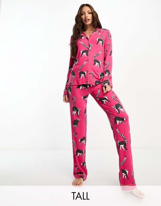 Chelsea Peers Tall – Chockrosa lemurmönstrad pyjamas i jersey med knappförsedd topp och byxor – Exklusivt hos ASOS 