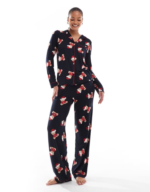Chelsea Peers - Tall - Exclusives - Kerstmis - Pyjamaset van top met lange mouwen en reverskraag en broek met teddybeerprint in marineblauw