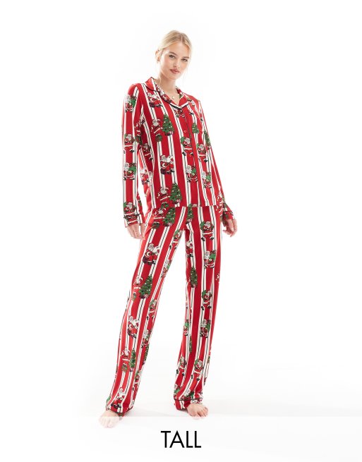 Chelsea Peers Tall - Jul - His & Hers - Pyjamassæt med langærmet skjorte med reverskrave og bukser med striber og vintage-julemandsprint i polyester