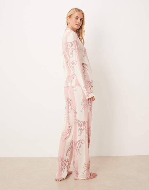 Chelsea Peers Tall poly long sleeve revere pyjama set in leopard stripe print, 3 of 4