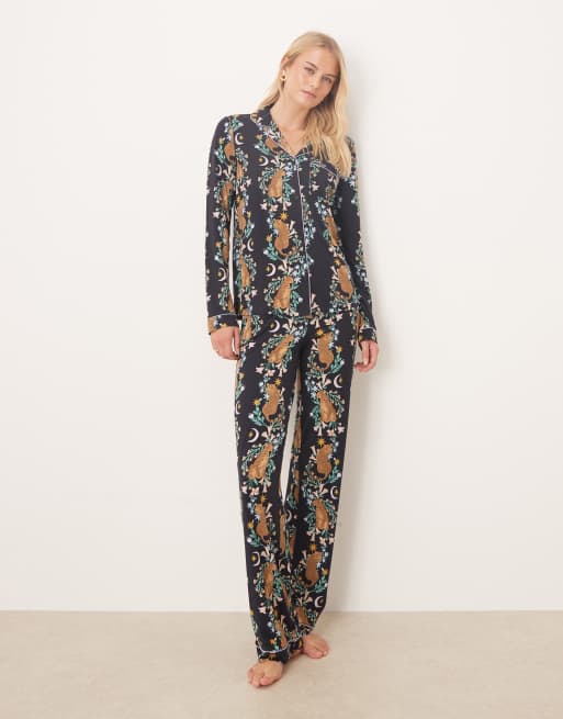 Chelsea Peers Tall - Pyjama van polyester met lange mouwen en reverskraag in botanische tijgerprint in marineblauw